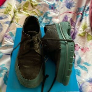 John Fluevog Zaterdag Teal and Black Women’s size 8